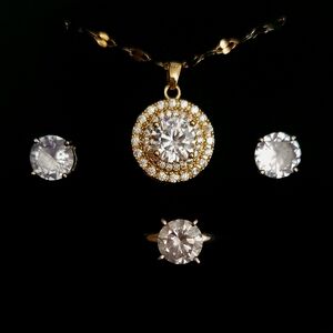 Gold And Round Cut Diamond Jewelry Set